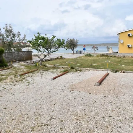 Renzzo Apartment Vir